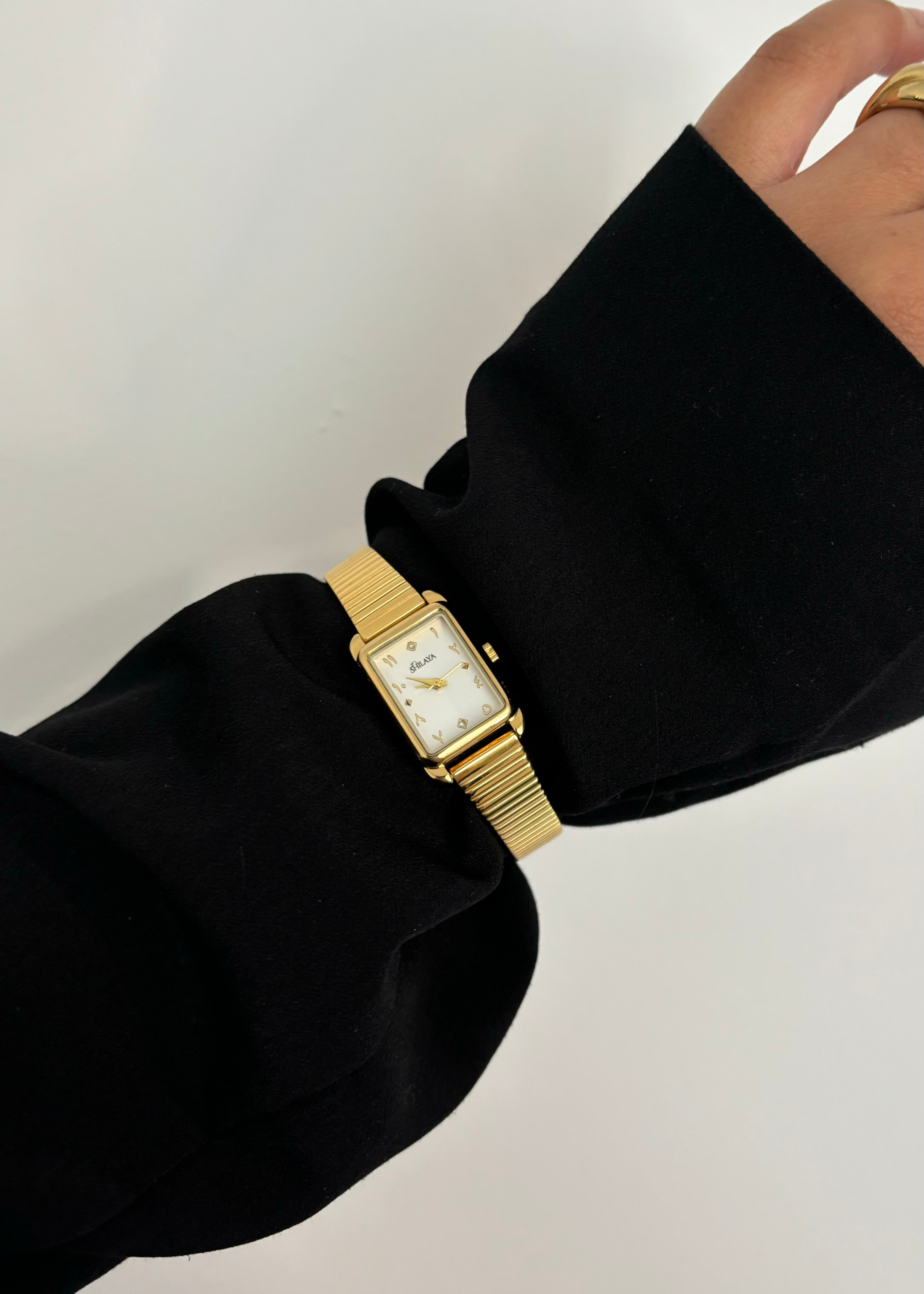 LA CLASSIC MONTRE DORÉ AVEC CHIFFRES ARABES