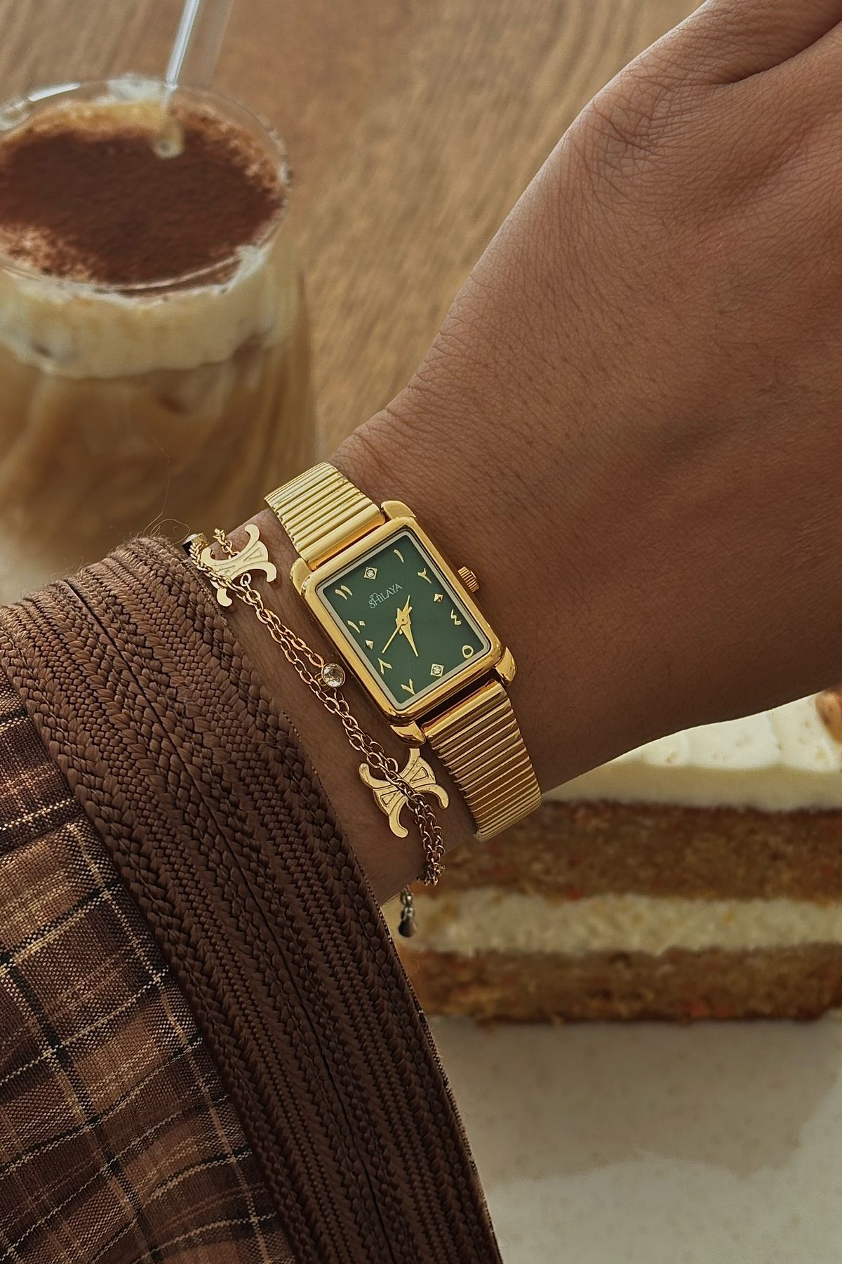 L'Émeraude – montre dorée femme à chiffres arabes, cadran vert émeraude | Shilaya