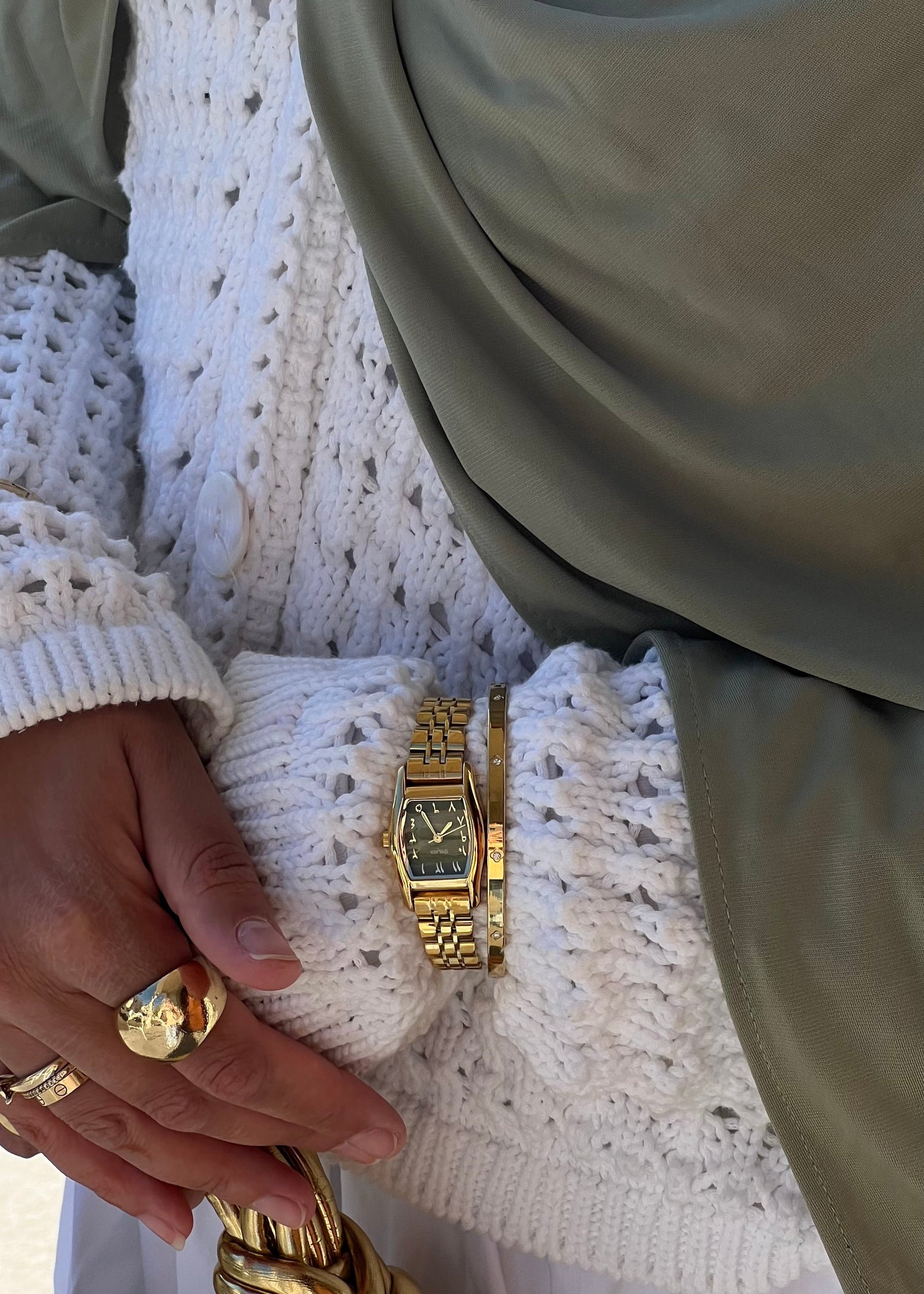THE CLASSIC GOLD WATCH WITH ARABIC NUMERALS