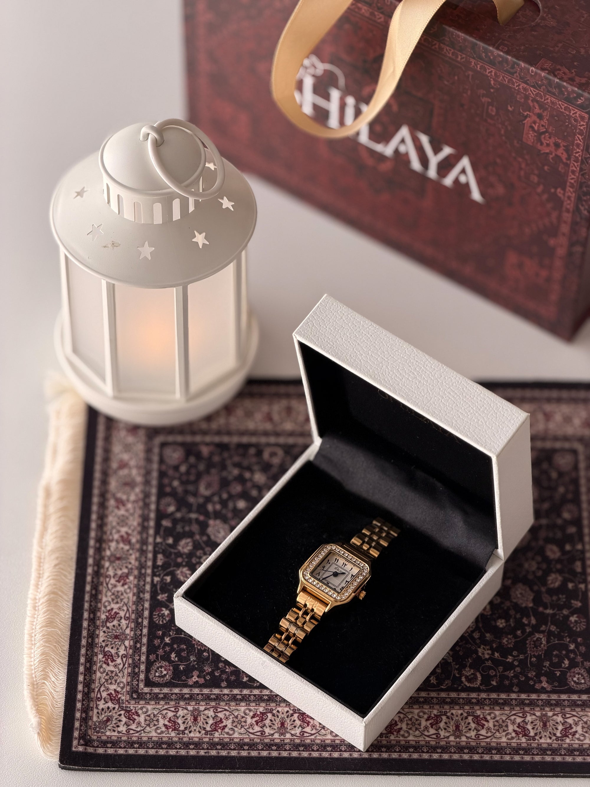 LA MYKONOS MONTRE DORÉ AVEC CHIFFRES ARABES