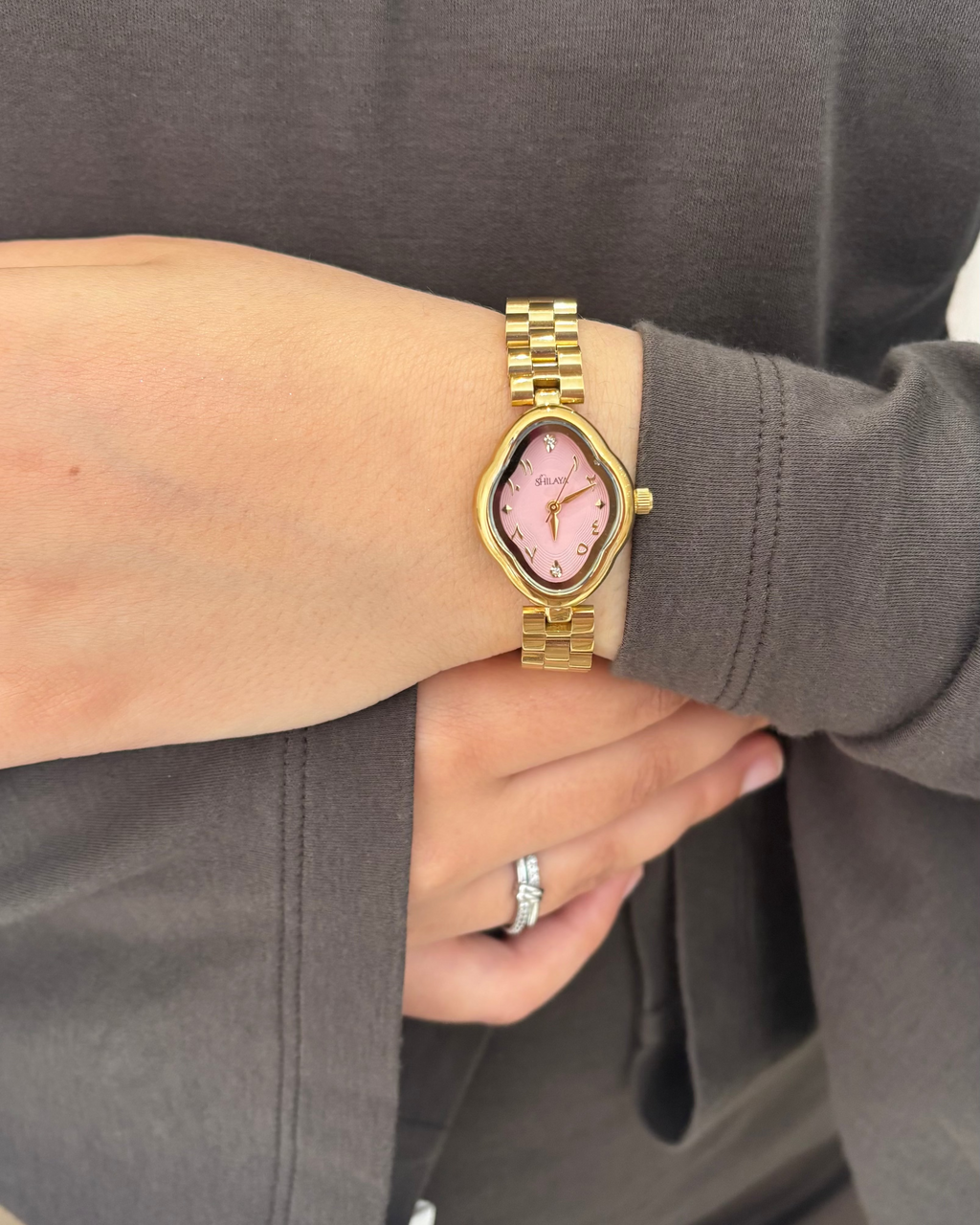 LA MUSE PINK MONTRE DORÉ AVEC CHIFFRES ARABES