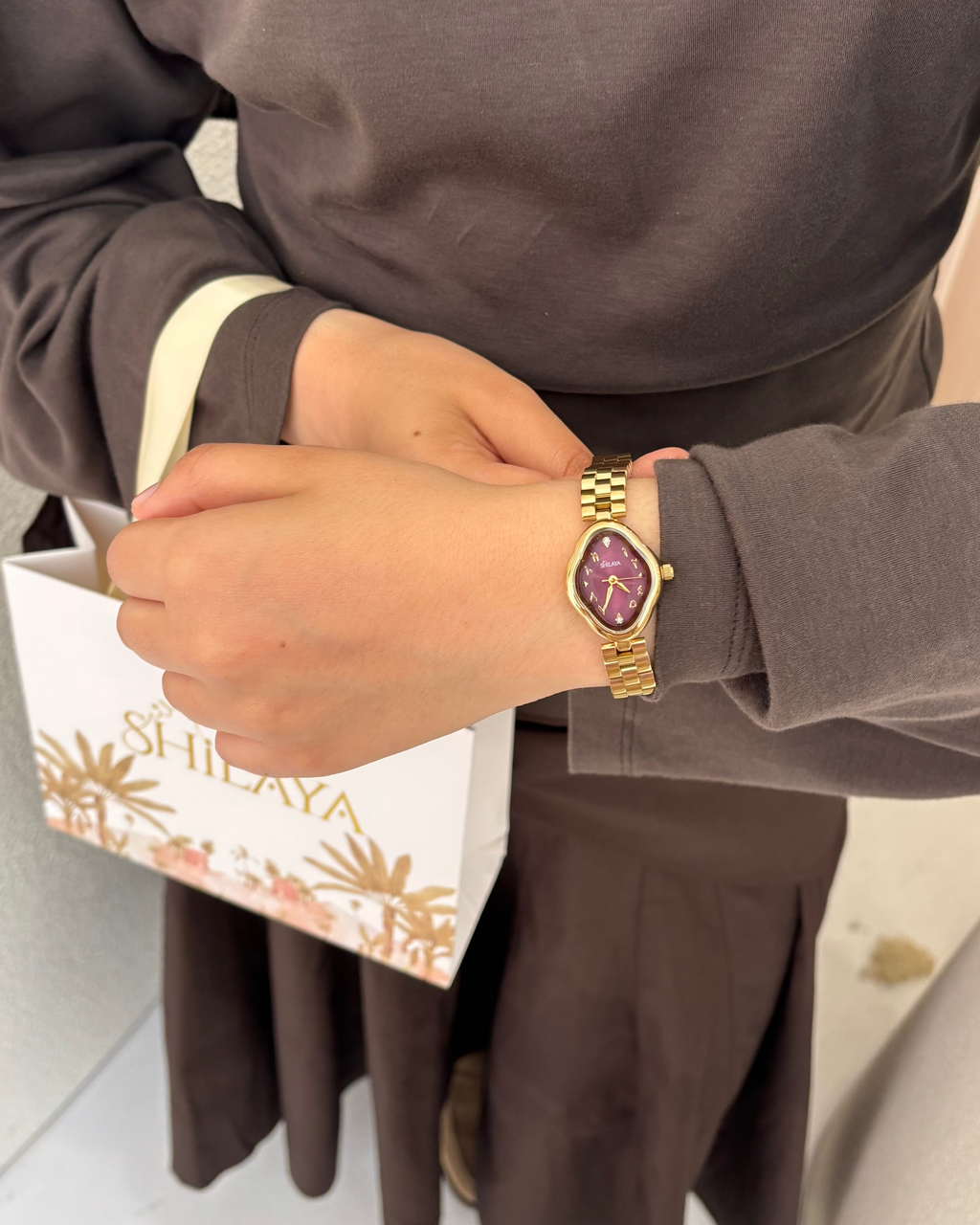 LA MUSE PURPLE MONTRE DORÉ AVEC CHIFFRES ARABES