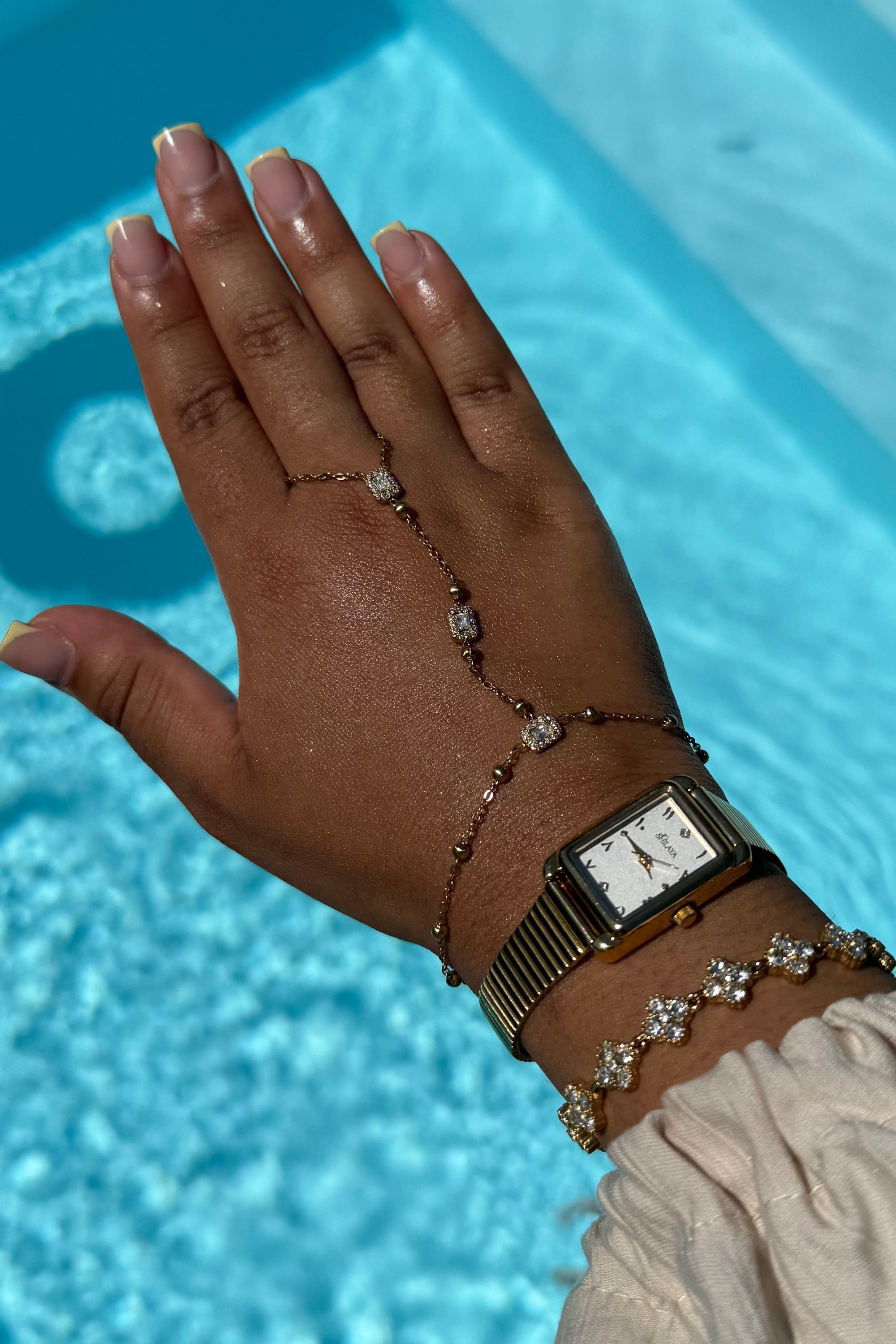 THE CLASSIC GOLD WATCH WITH ARABIC NUMERALS