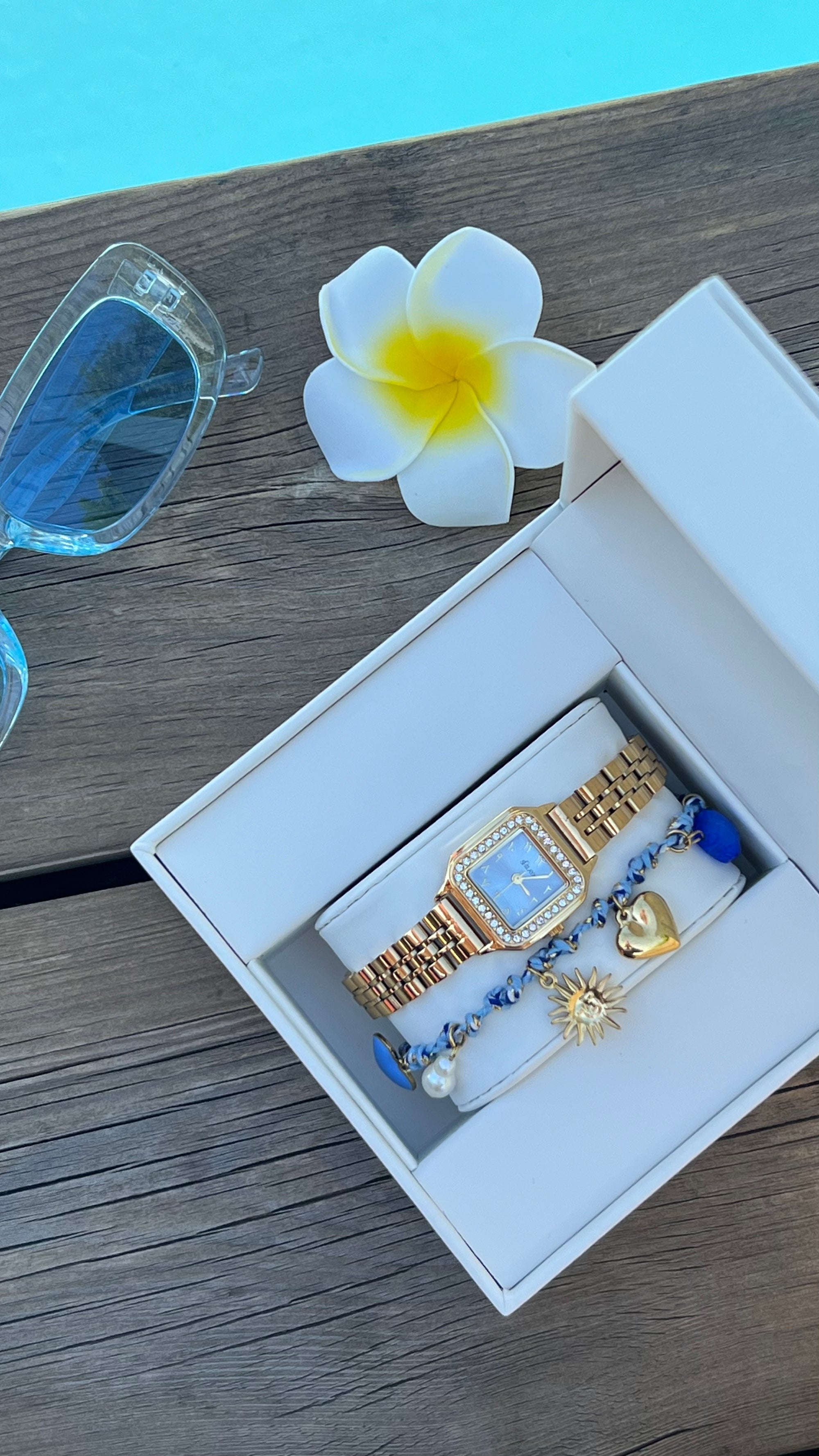 THE MIDNIGHT GOLD WATCH WITH ARABIC NUMERALS