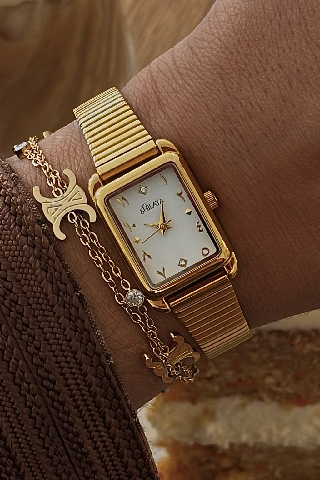 THE CLASSIC GOLD WATCH WITH ARABIC NUMERALS