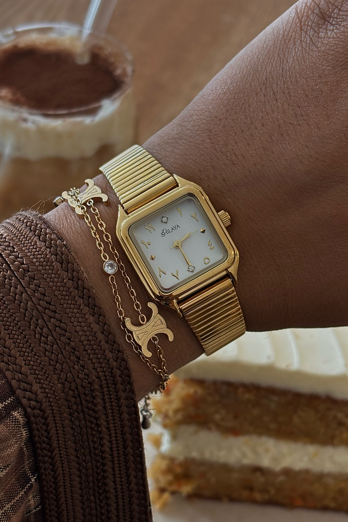 La Casual – montre dorée femme à chiffres arabes, cadran blanc | Shilaya