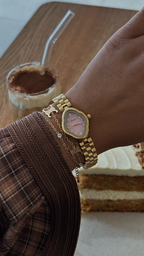 La Muse Pink – montre à chiffres arabes orientaux dorée, photo 4 | Shilaya