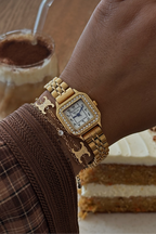 La Mykonos – montre dorée femme à chiffres arabes, cadran blanc | Shilaya