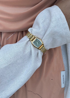 THE CLASSIC GOLD WATCH WITH ARABIC NUMERALS