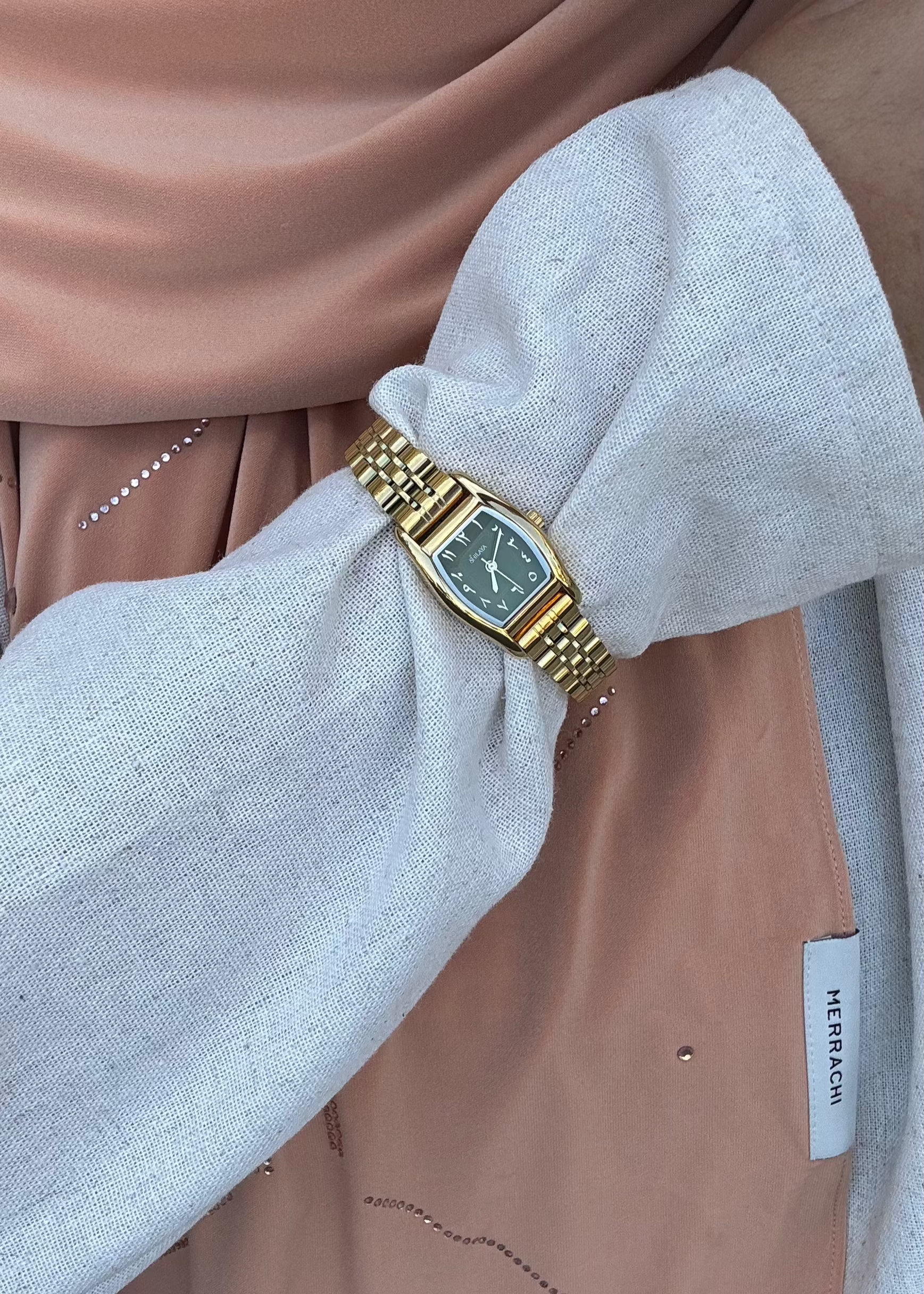 THE CLASSIC GOLD WATCH WITH ARABIC NUMERALS