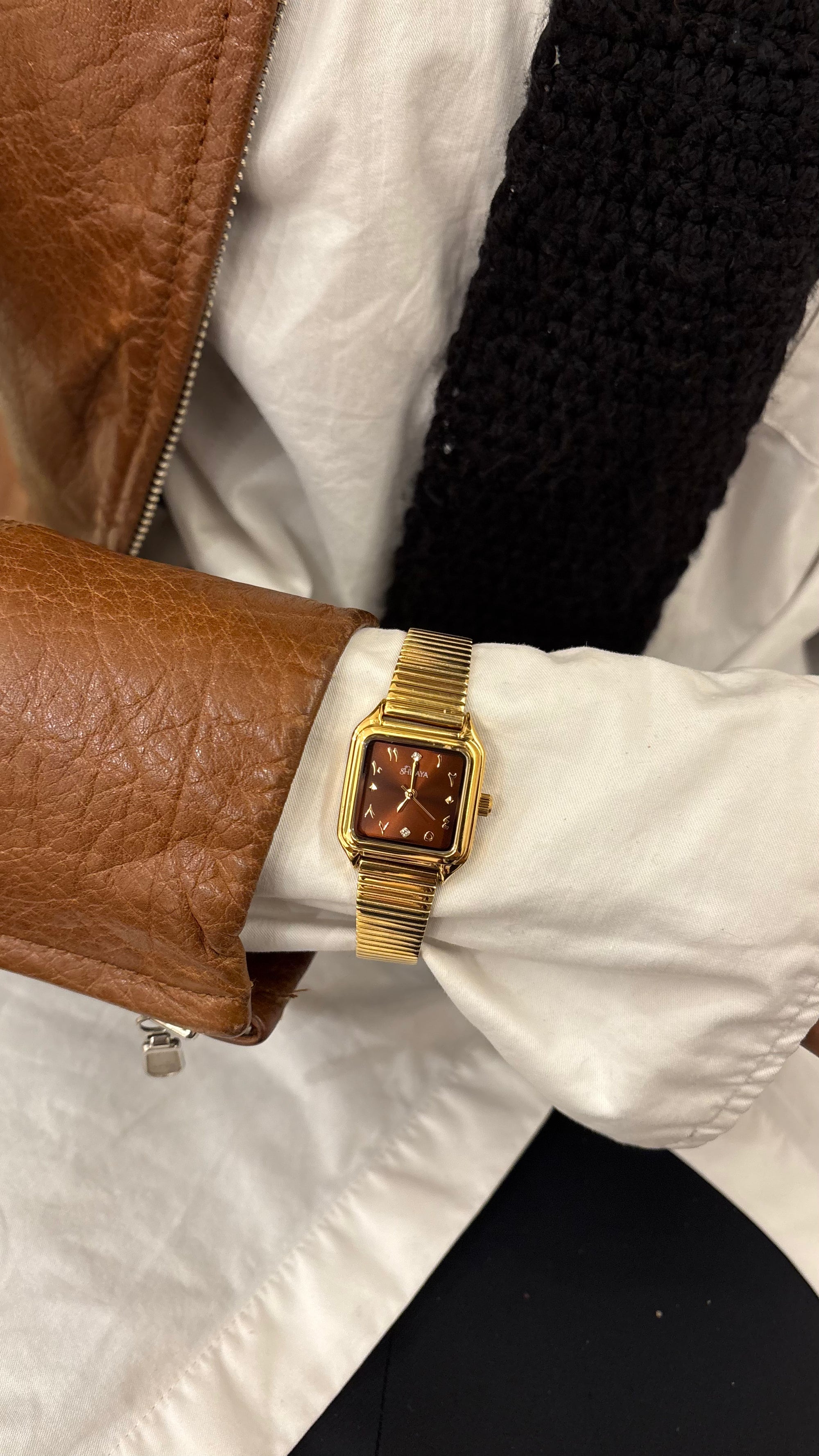 LA CASUAL BROWN MONTRE DORÉ AVEC CHIFFRES ARABES