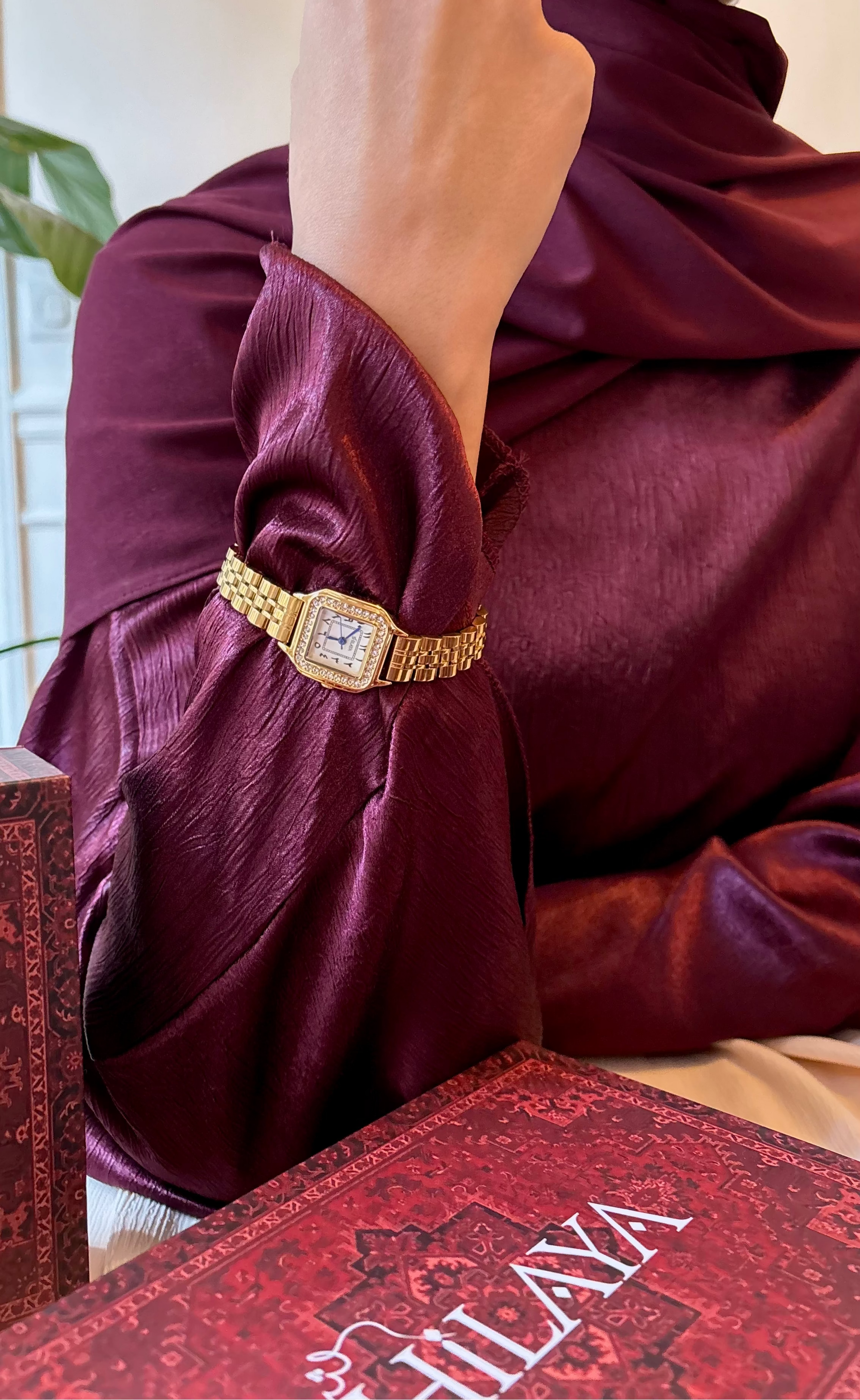 LA MYKONOS MONTRE DORÉ AVEC CHIFFRES ARABES