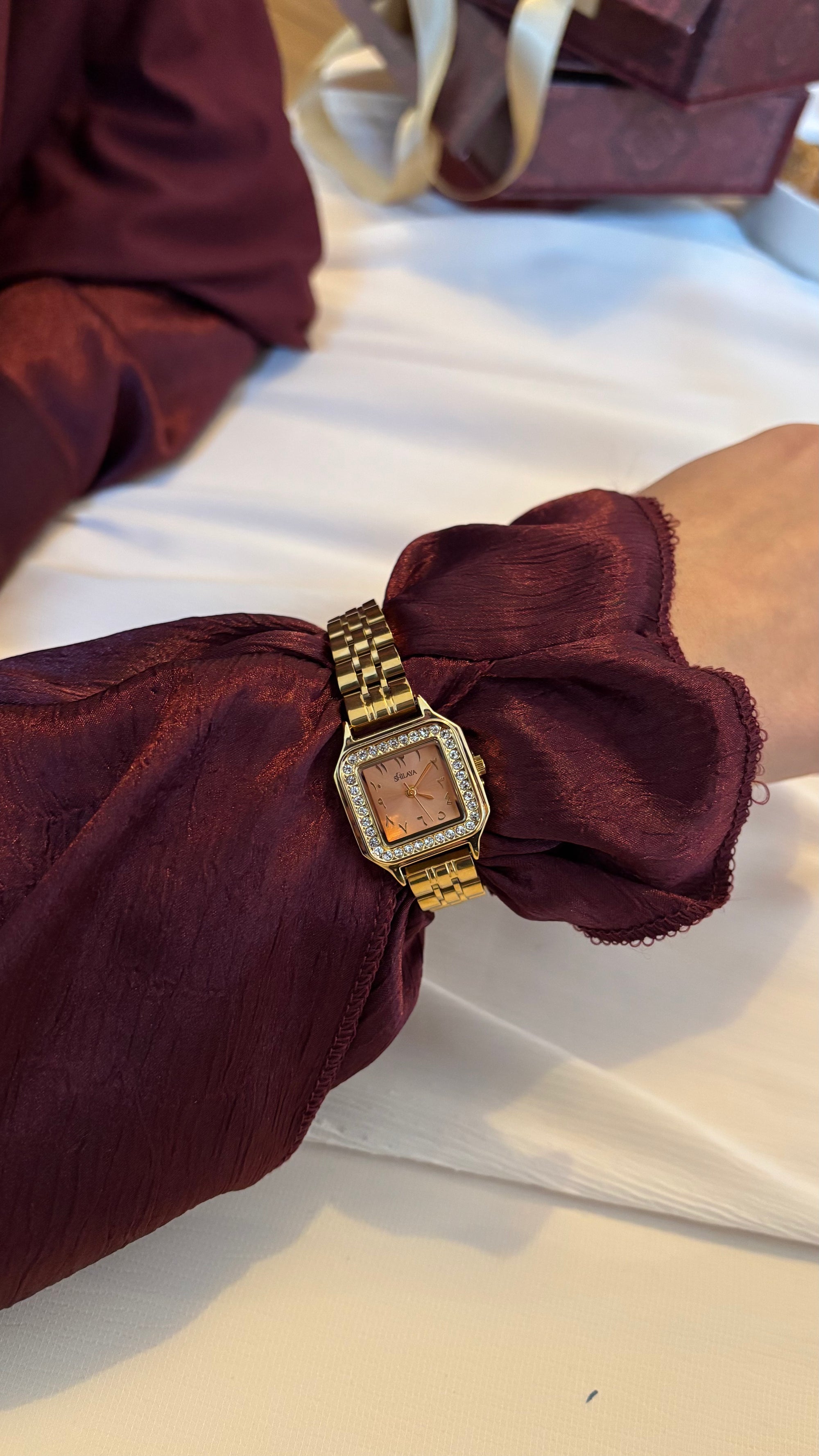 LA PEACH MONTRE DORÉ AVEC CHIFFRES ARABES