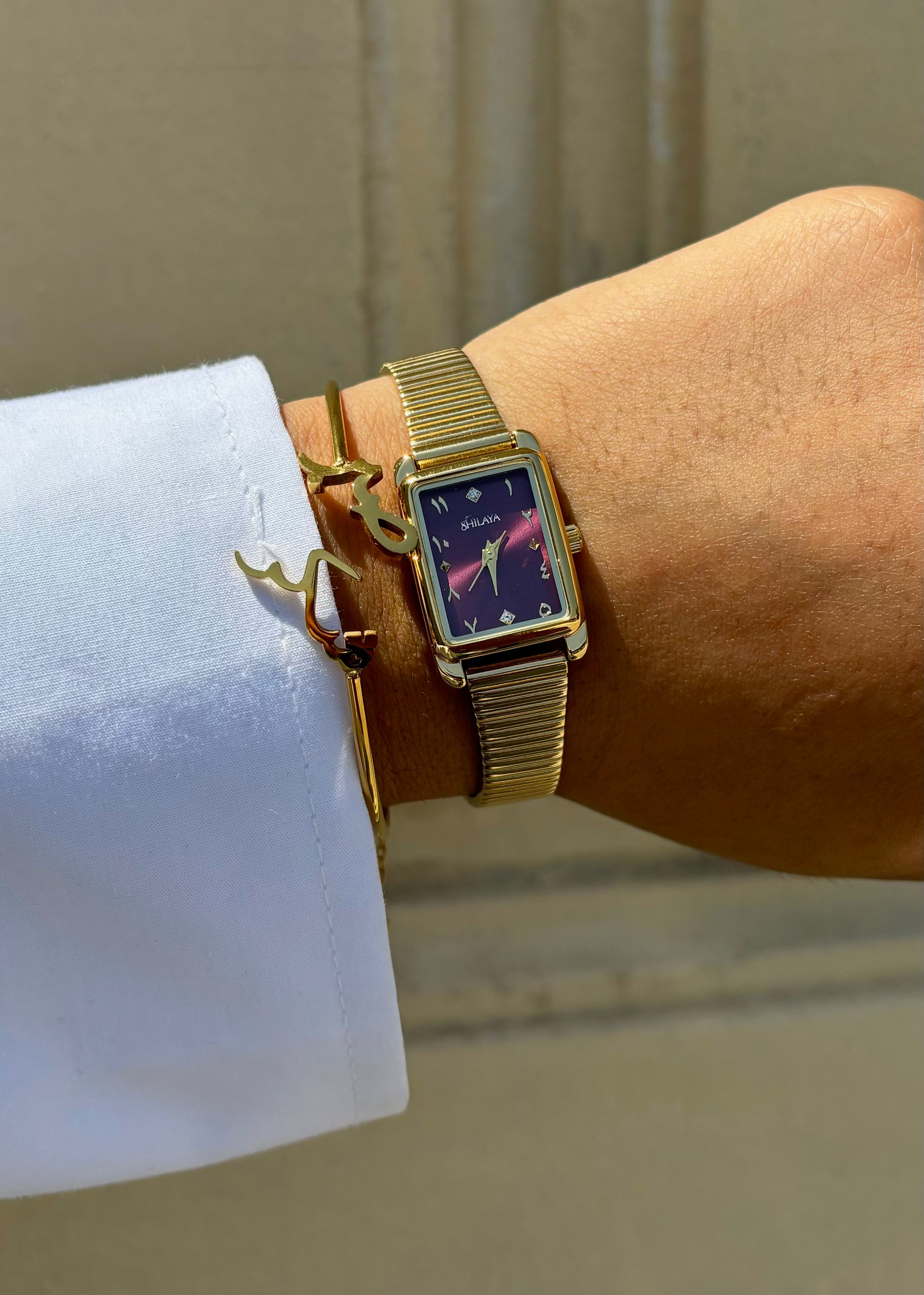 LA VELVET GOLD WATCH WITH ARABIC NUMERALS