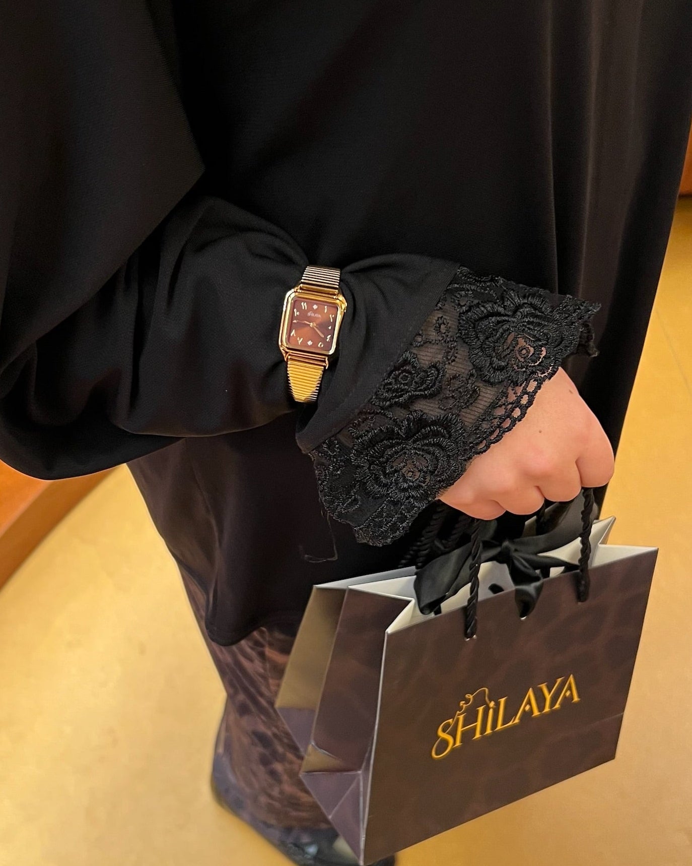 LA CASUAL BROWN MONTRE DORÉ AVEC CHIFFRES ARABES