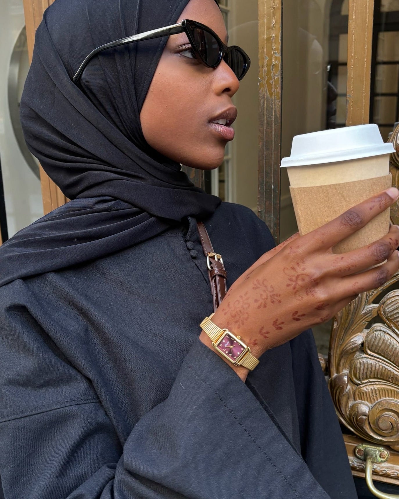 LA VELVET GOLD WATCH WITH ARABIC NUMERALS – Shilaya - Main Image