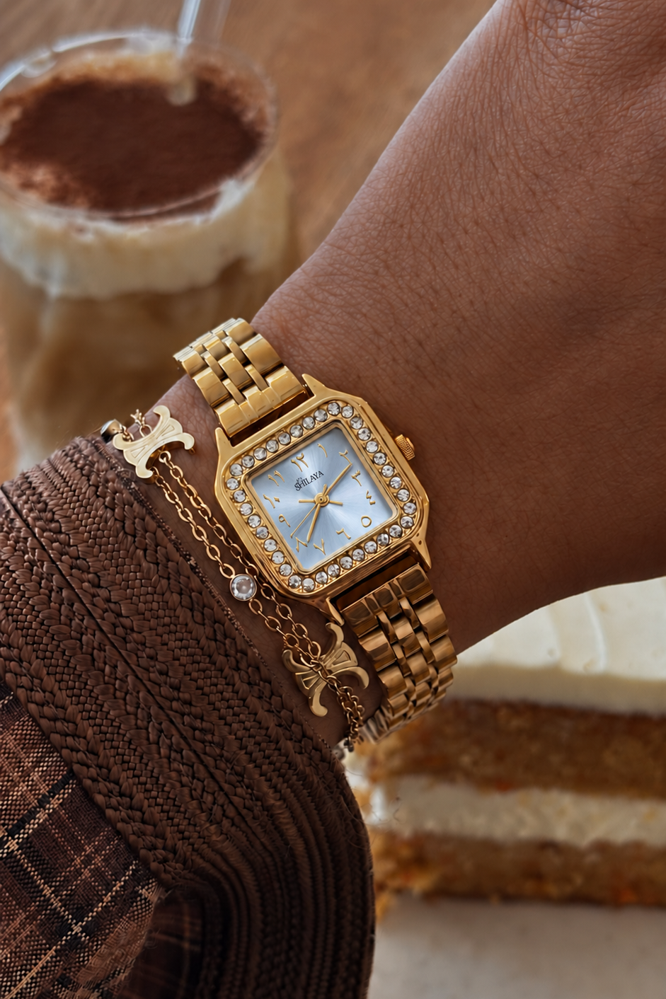 La Majorelle – montre dorée femme à chiffres arabes, cadran bleu | Shilaya